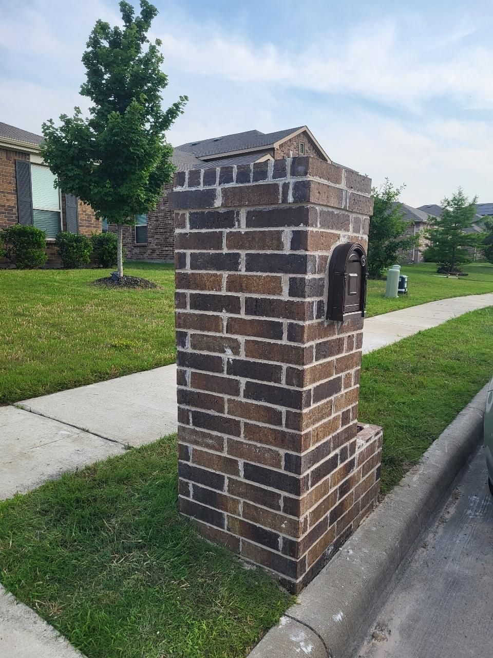 brick column & mailbox — Martinez Pro Construction project